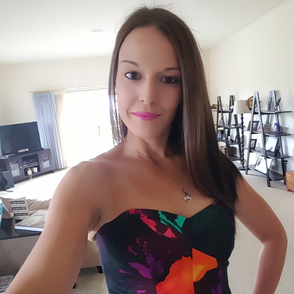 Hi!  I'm Ashley... - Picture 1 of 8